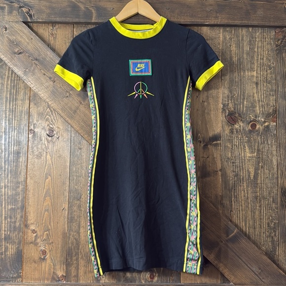 NIKE Essential Peace Bodycon Dress - Picture 4 of 9